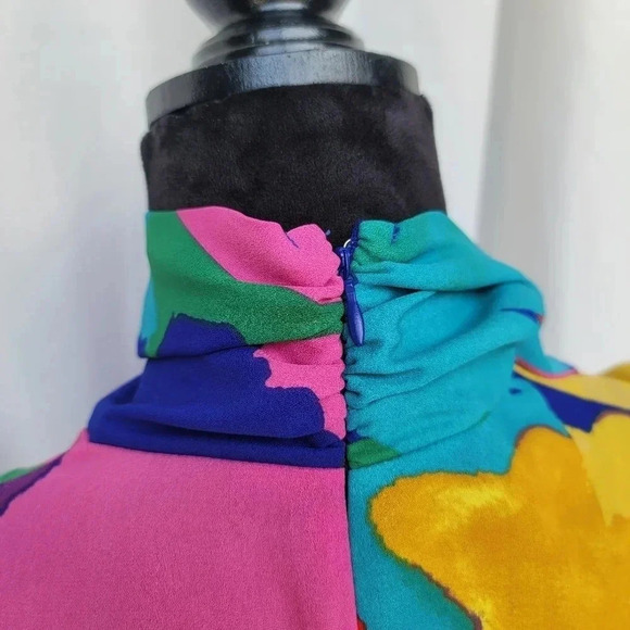 NY & Co Stunning Colorful Blouse Top Button Down Short Sleeve Medium M Bow Neck - Picture 2 of 10